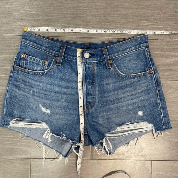 Levi’s Iconic 501 Denim Jean Short Button Fly Medium Wash Size 27 - Picture 12 of 15